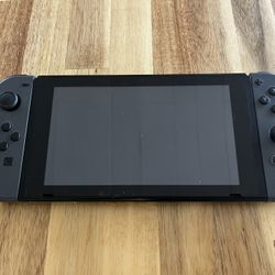 Gen 1 (V1) Nintendo Switch WITH GAMES