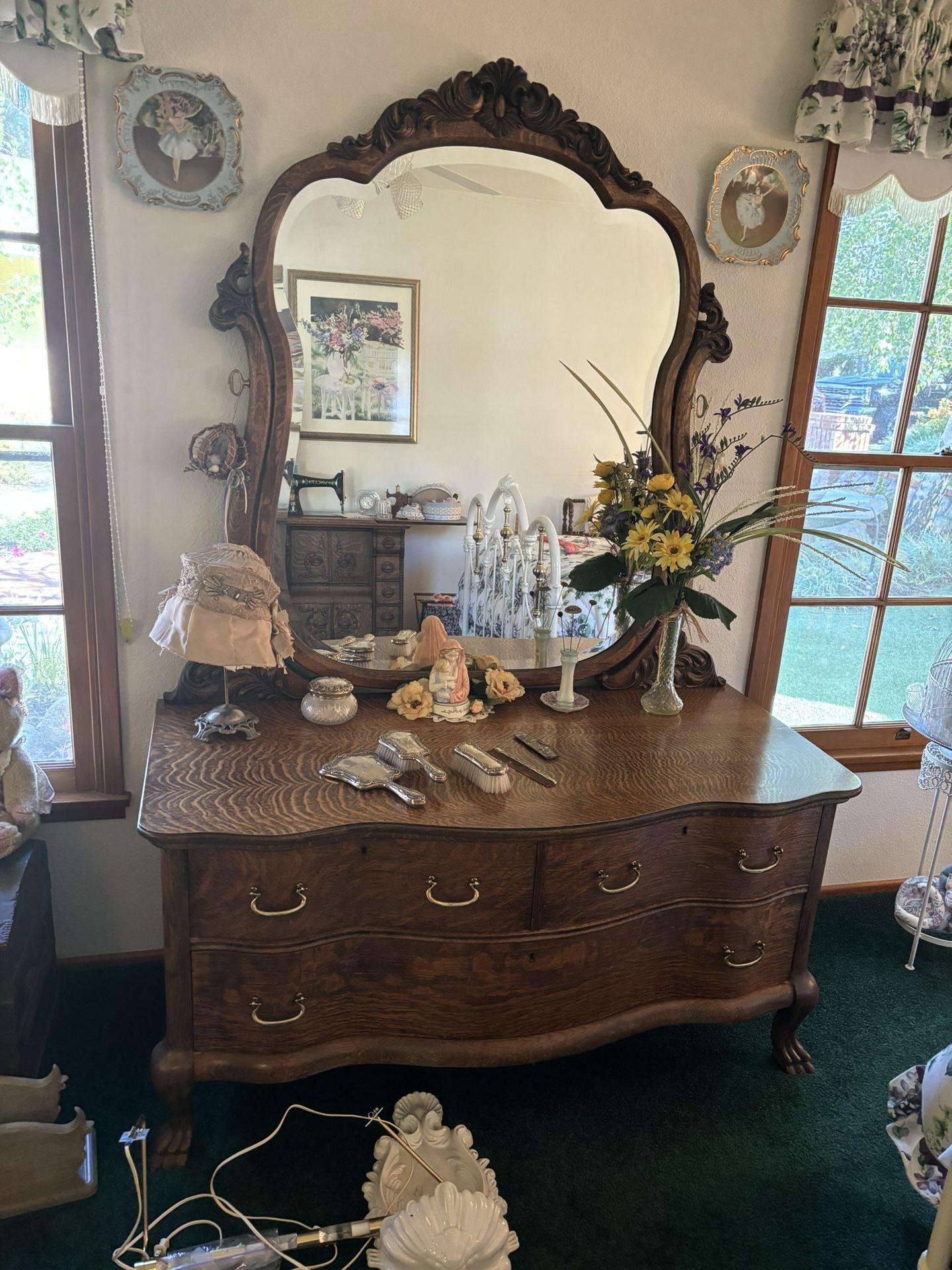 Antique dresser, Great Condition