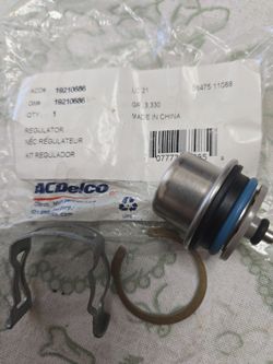 GM fuel Injection fuel pressure regulator  kit GM OEM new $50
