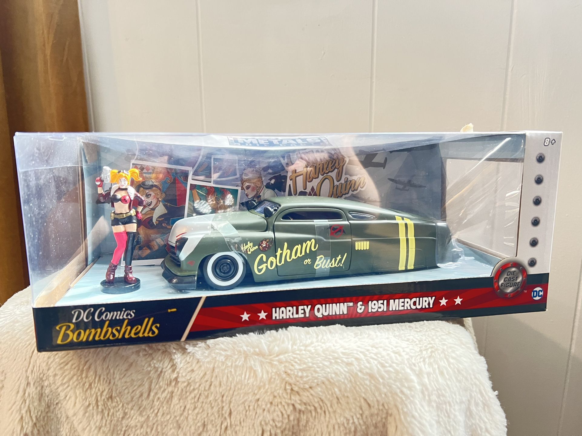 Jada 1/24 Scale 30456 - Harley Quinn & 1951 Mercury - DC Comics Bombshells