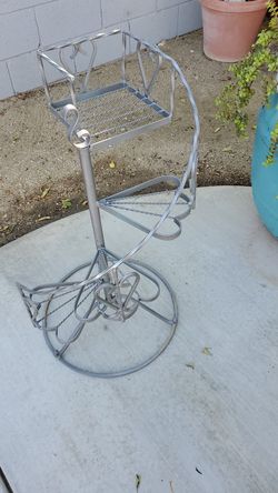 Wrought iron plant holder gunt silver