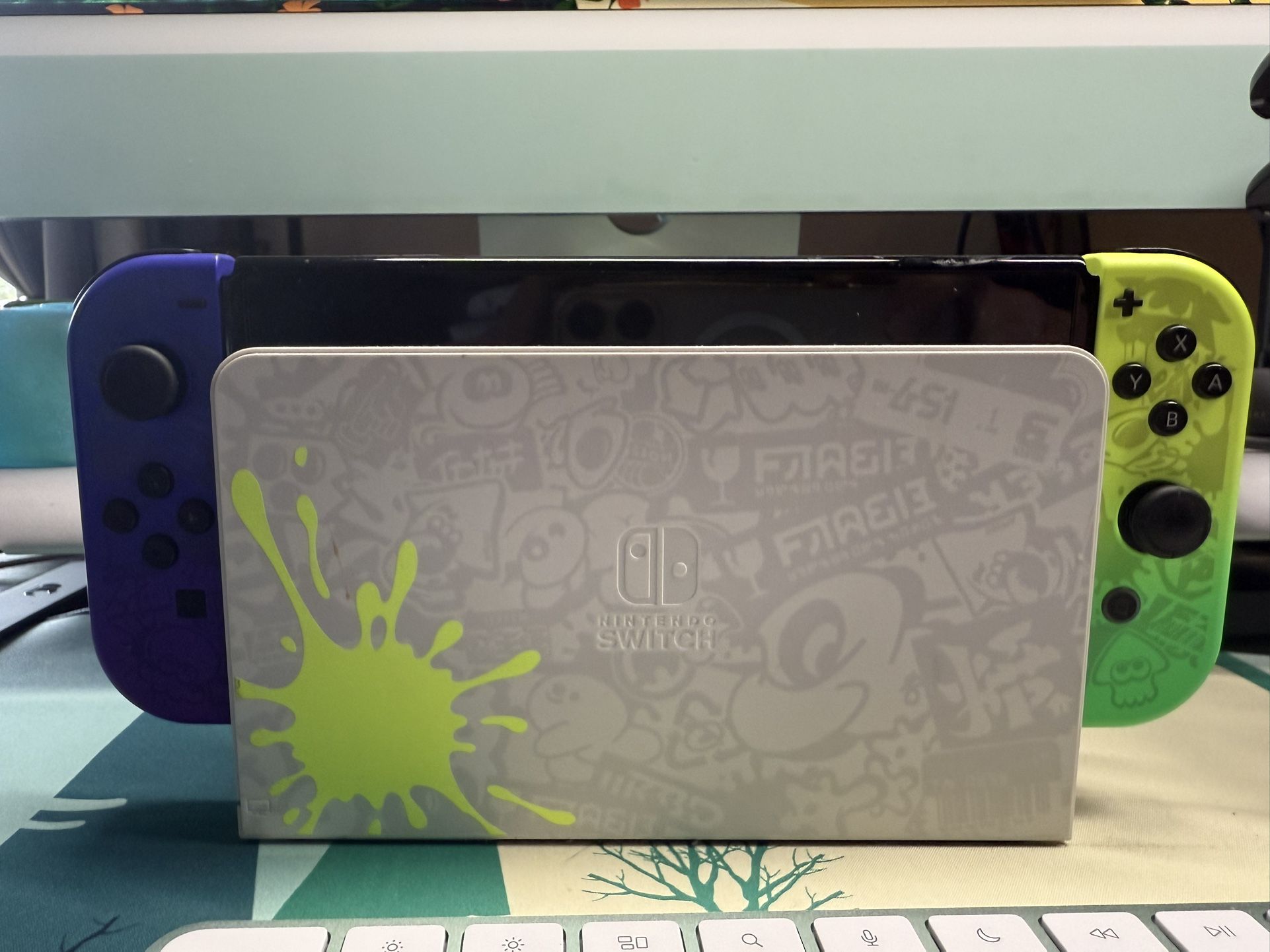 Nintendo switch OLED Splatoon 3 Special Edition. Like New!