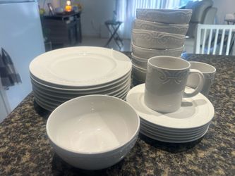 🍽️ Pfaltzgraff White Dinnerware Set – Discontinued Pattern!