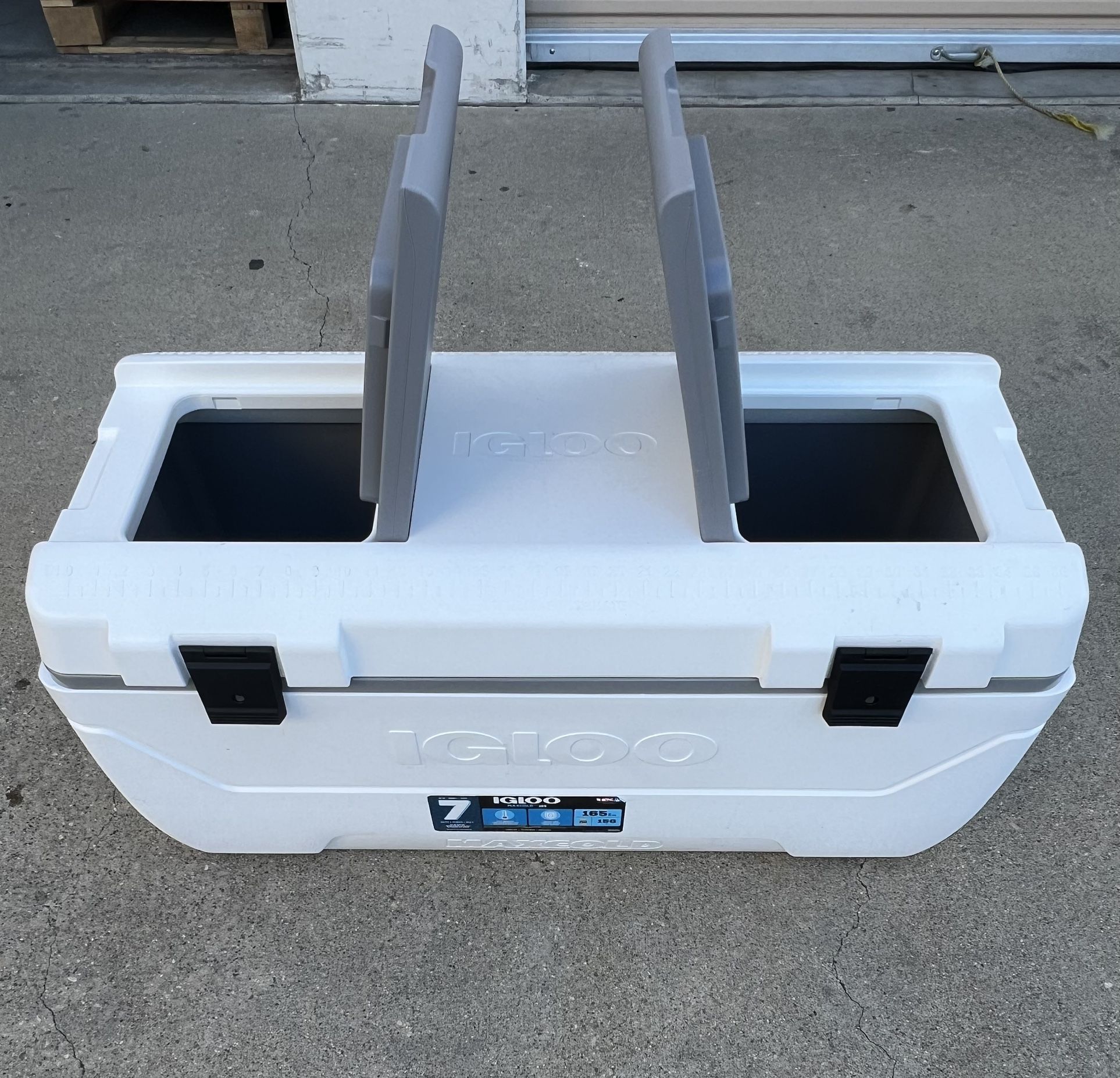 Igloo 165-quart Maxcold Chest Cooler