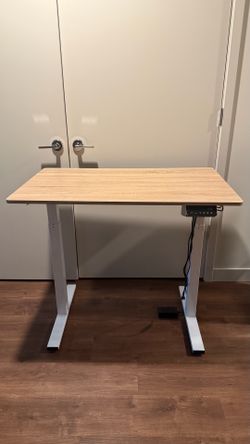 40” Adjustable Standing Desk – Works Great