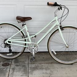 Classy Electra Loft Sea Foam Green 7 Speed Aluminum Frame Comfort Cruiser Bike