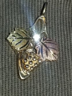 Black Hills Gold. 12kt Leaves/grape Clusters 10kt Everyrhing Else. Diamond Grape Cluster Pendant