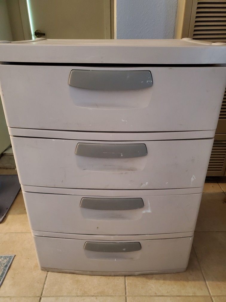 Plastic Chest of Drawers