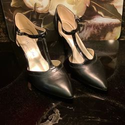 Brand New Anne Klein Black Strap Heel 8.5 Med