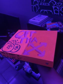 XBOX 1 S with 2 controllers