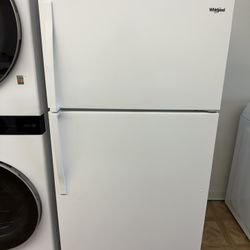 WHIRLPOOL TOP/BOTTOM REFRIGERATOR.