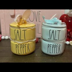 Rae Dunn Salt And Peeper Stacks 