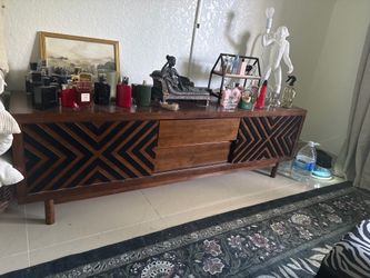 Entertainment center