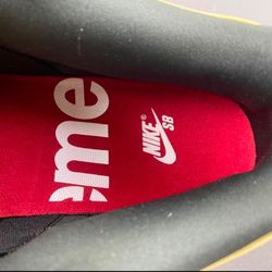  Supreme x Nike SB Dunk Low "Camper Green" 