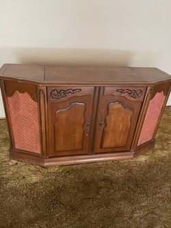 RCA Victor 4VF10 Vintage Stereo Console – 3-Speed Turntable + AM/FM