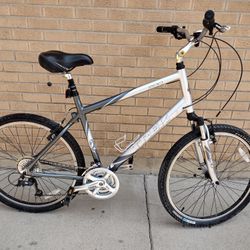 Trek Navigator 200 Hybrid Bike (fits 6ft plus rider) (Northglenn)