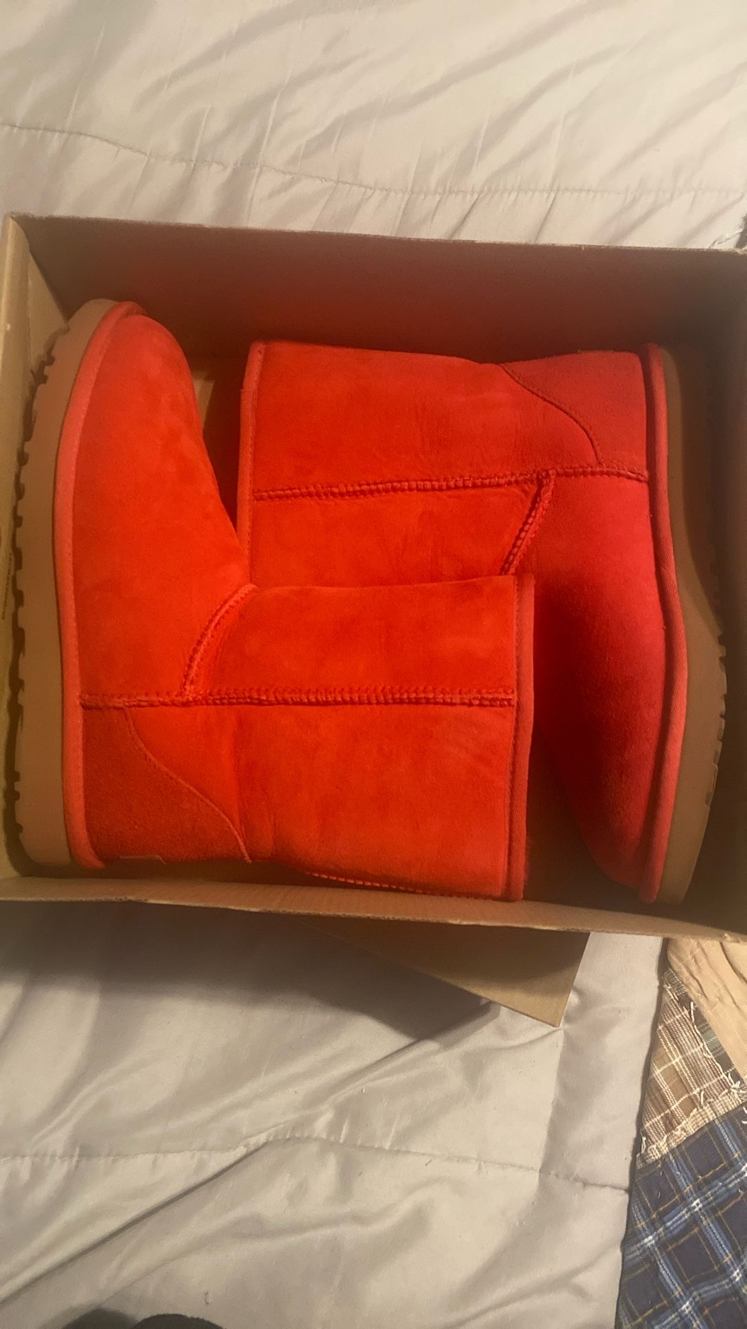Fussia New UGGS size 8
