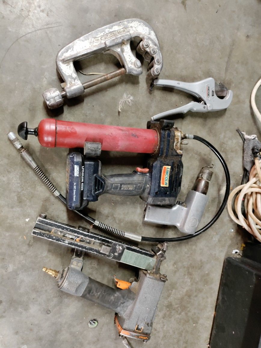 Plumbing Tools And Hydrologic Air Gun And Nail Air Gun