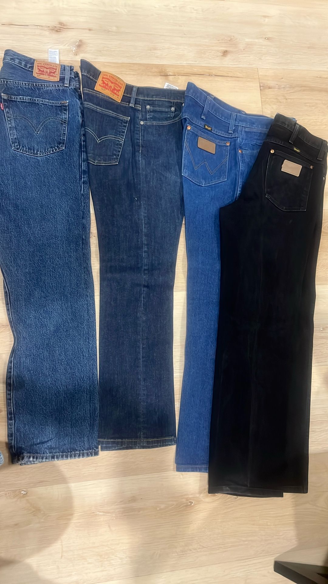 Levis/wrangler Jeans