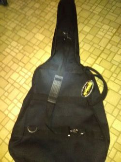 Black guitar case like new