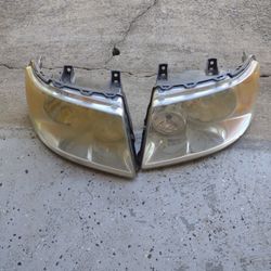 Headlight Bright Background Ford Expedition Right And Left Side