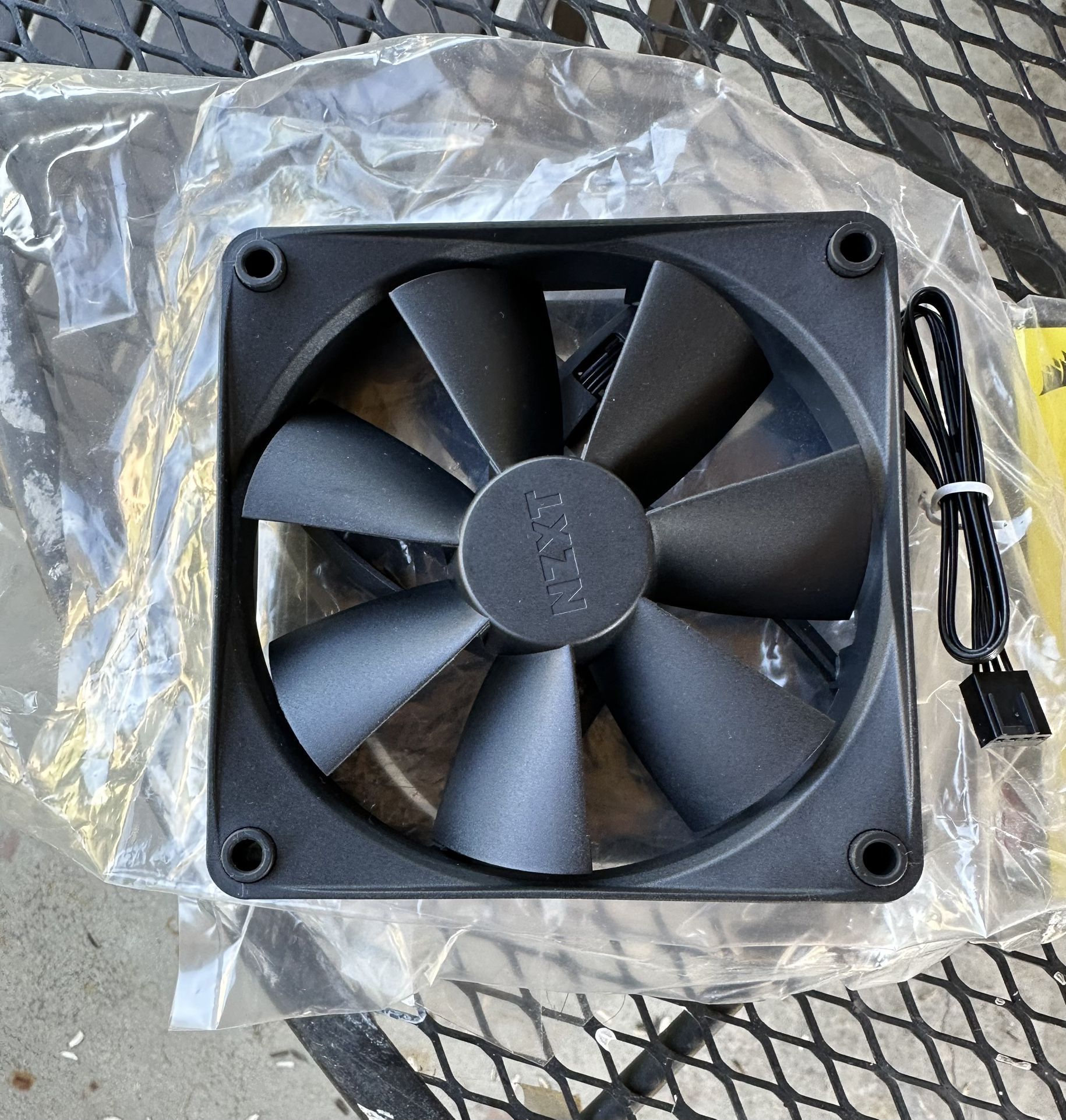 NZXT, 3 fans (120 mm)