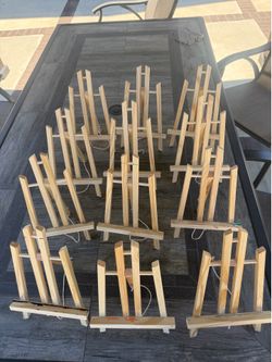 12 8x10 Painting Easels
