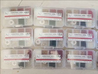 Lot of 16 Sealed Bead Landing Christmas/Noël Bead Jewelry Kits – Santa, Christmas Tree, Glass Beads