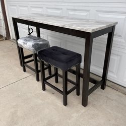 Countertop Island With Stools 