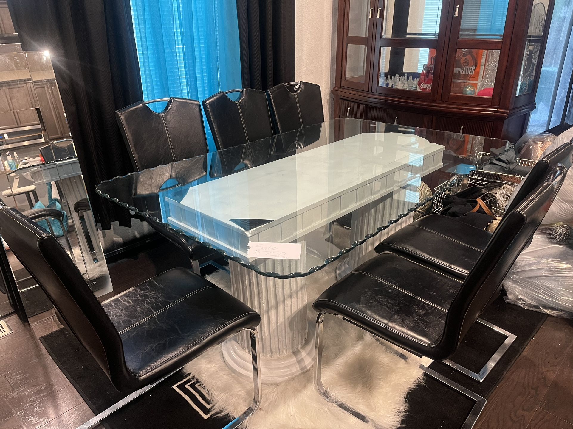 ELEGANT GLASS DINING ROOM TABLE