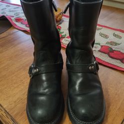 ARIAT BIKER BOOTS SIZE 7B