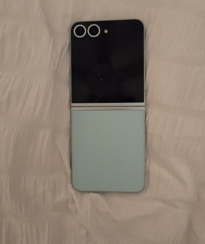 Samsung Z Flip6
