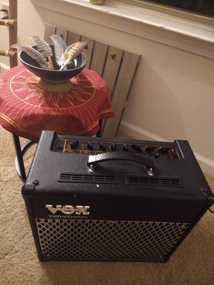 Vox Valvetronix Guitar Amp