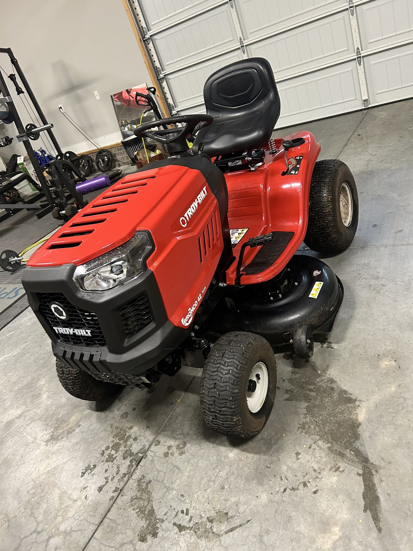 New Troy Bilt Bronco 42" Automatic Riding Mower w/ 19 hp motor 