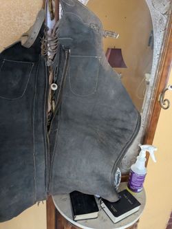 Horse tac -an chapps