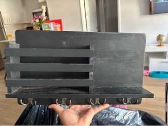 Mail organizer/key holder