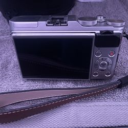 Fujifilm Fuji X-A3 24.2 MP Mirrorless Digital Camera w/35mm f1.6 Lens