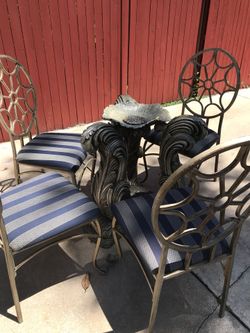 Dining room / kitchen table & chairs