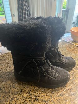Great deal winter 🥶 coming New Women’s size 8 black Zara boot 🥾