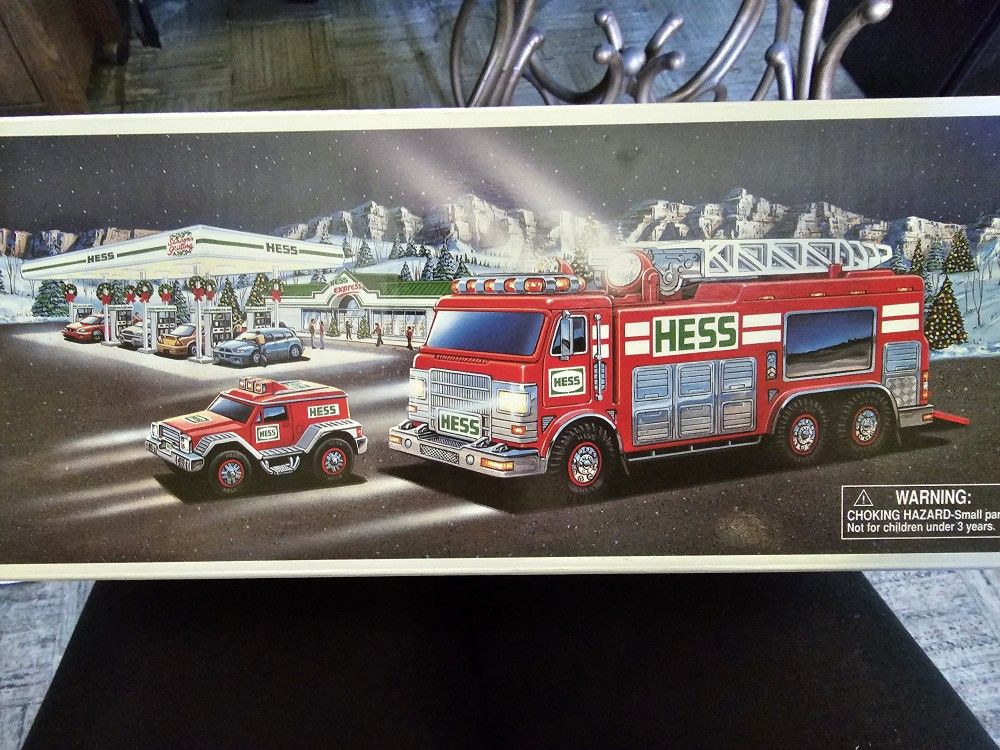 Hess Emergency Truck With Rescue Vehicle 2005