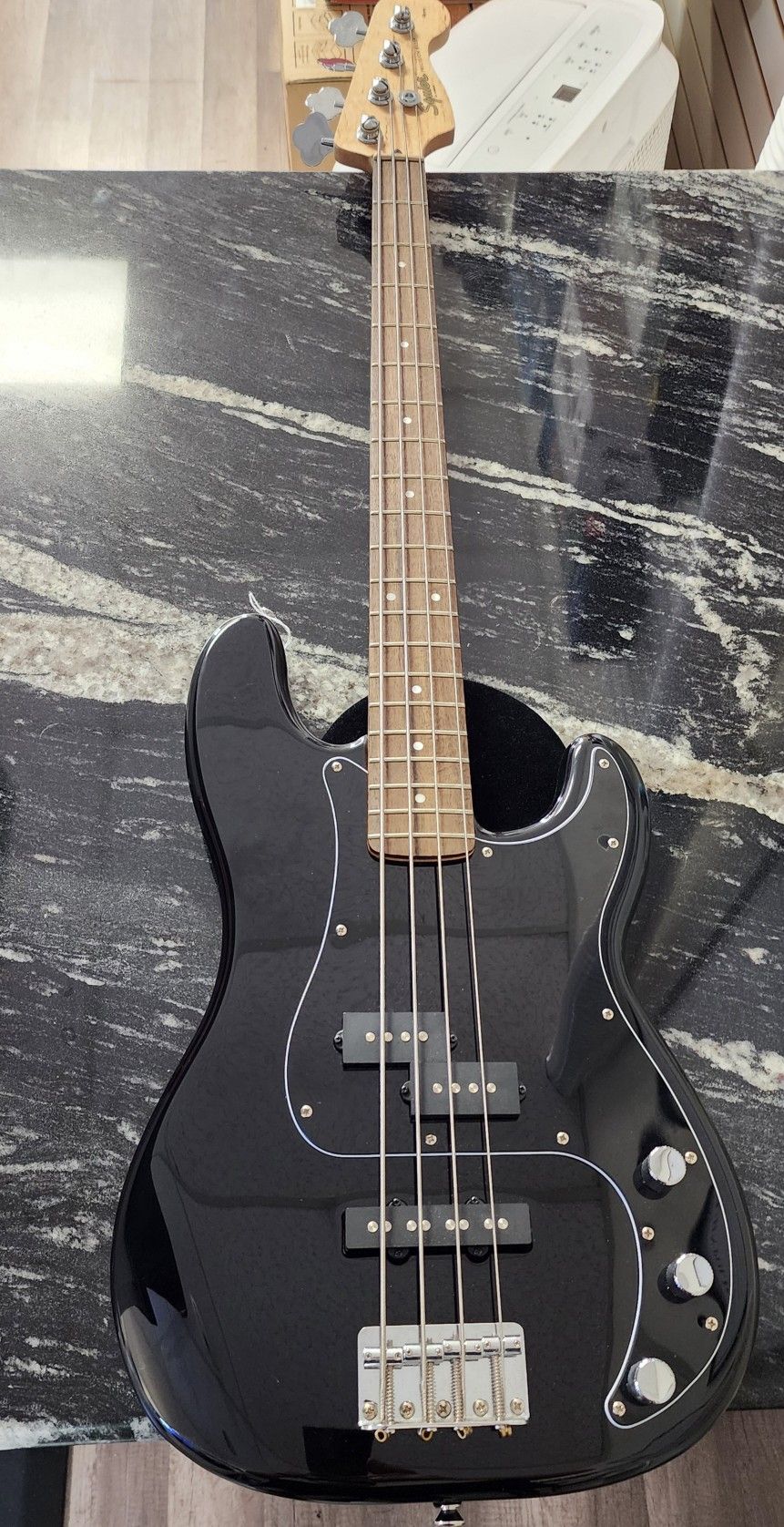 Squier Affinity Precison Bass