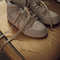 Air Jordan 1 Mid Triple White Size 13c