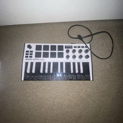 AKAI Professional MPD218 - USB MIDI Controller with 16 MPC Drum Pads, 6 Knobs/JA