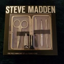 New Steve Madden 5 Piece Travel Manicure Set