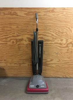 Heavy duty commercial vacuum