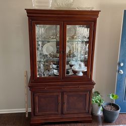 2 Peace China Cabinet w/Touch Lighting