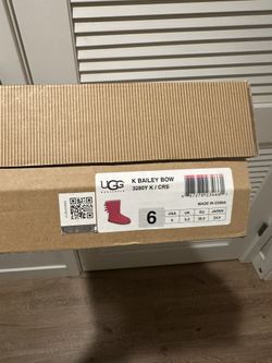 UGG BOOTS - Pink w/ Bows