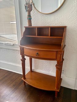 Dresser/vanity