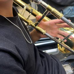 chain( instrument and guy not included