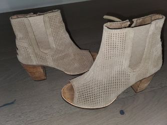 TOMS boots/heels Size 5.5